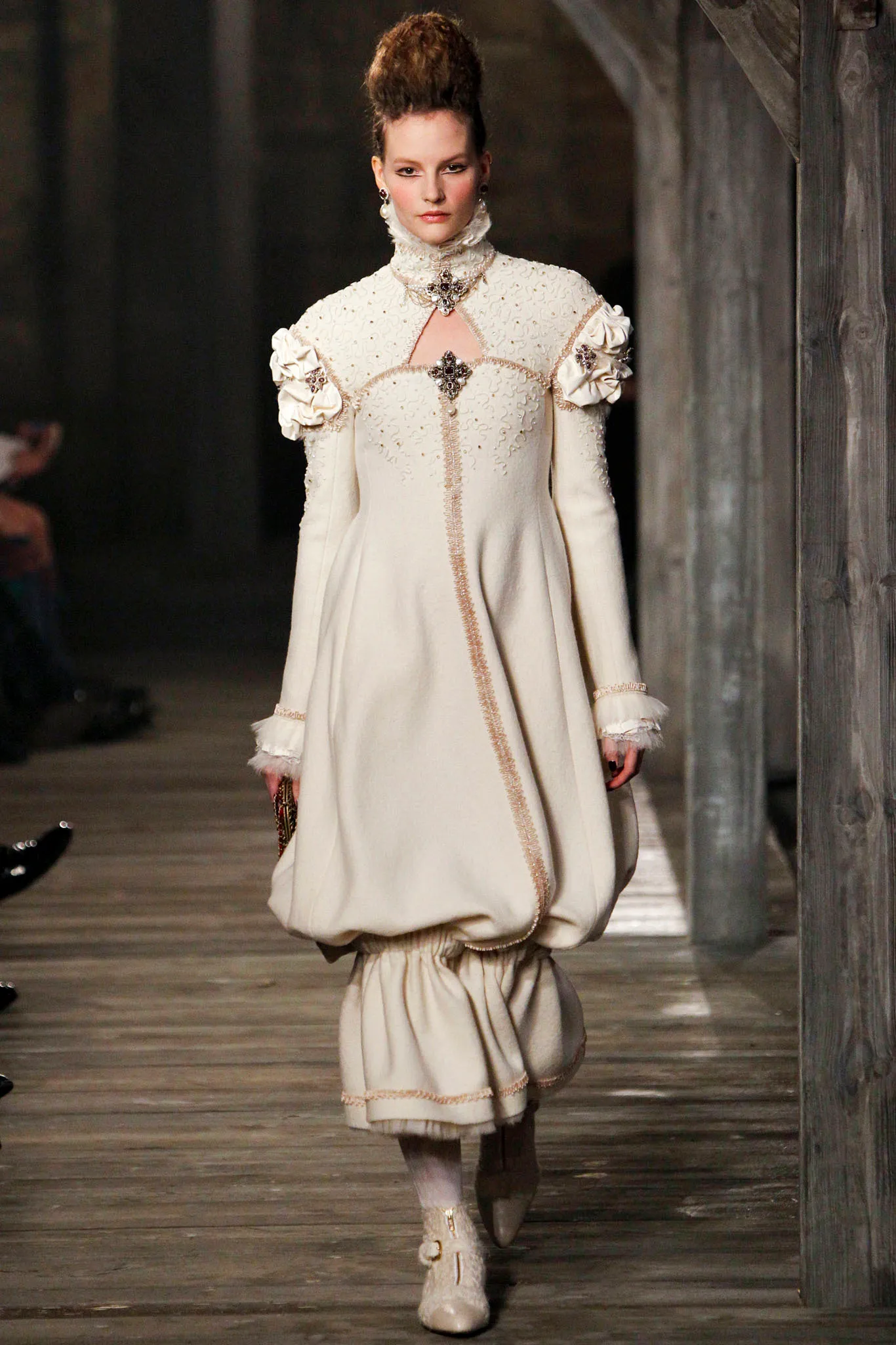 Elizabethan style 25