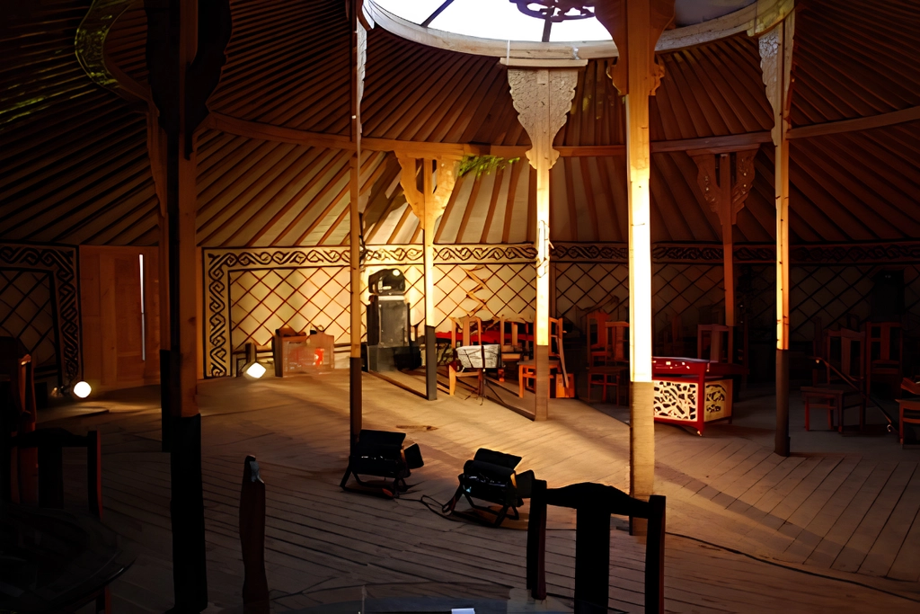 luxury stays in the Gobi Desert