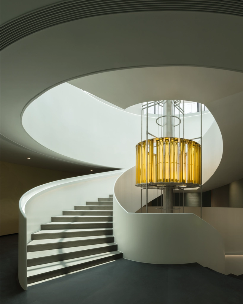 museum luxury art collecting
