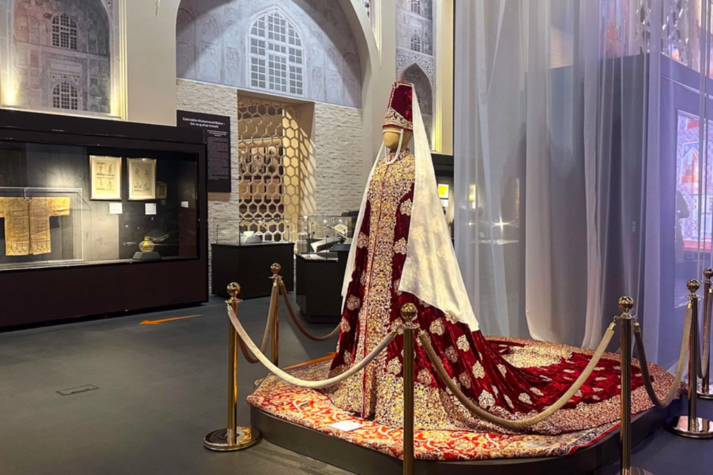 luxury art collecting museum