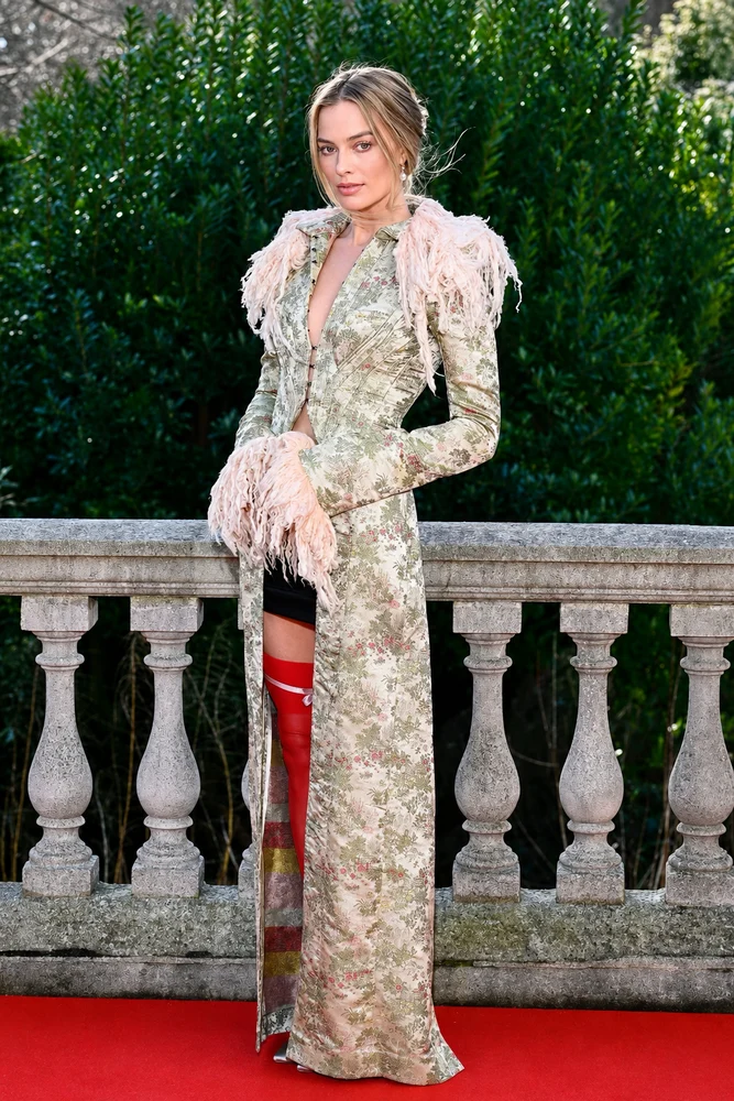 Rococo Revival Brings Drama Back to Dressing 2