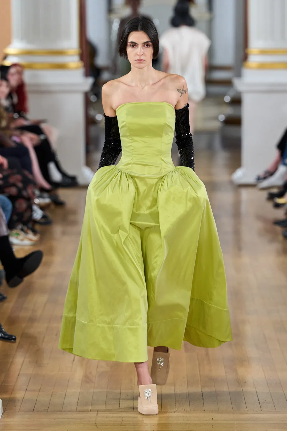 Rococo Revival Brings Drama Back to Dressing 4