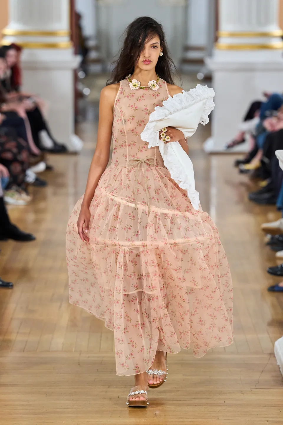 Rococo Revival Brings Drama Back to Dressing 5