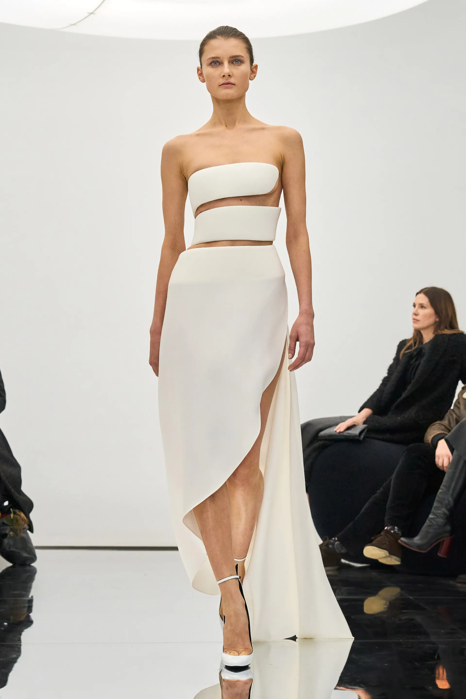 curved line runway