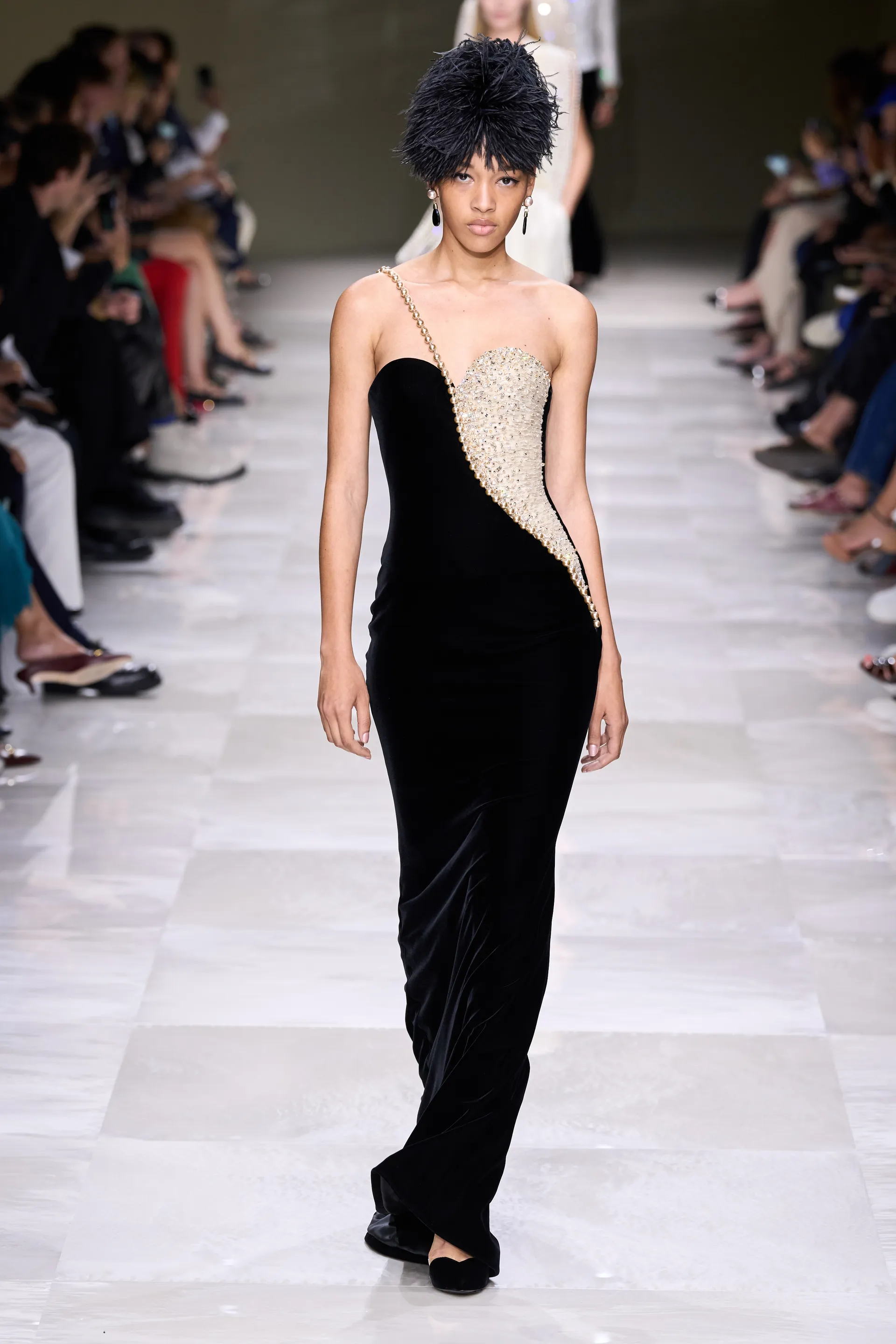curved line runway 19