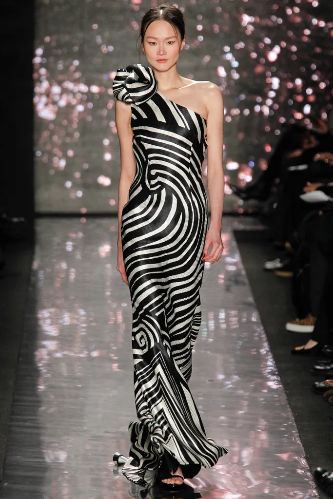 curved line runway 20