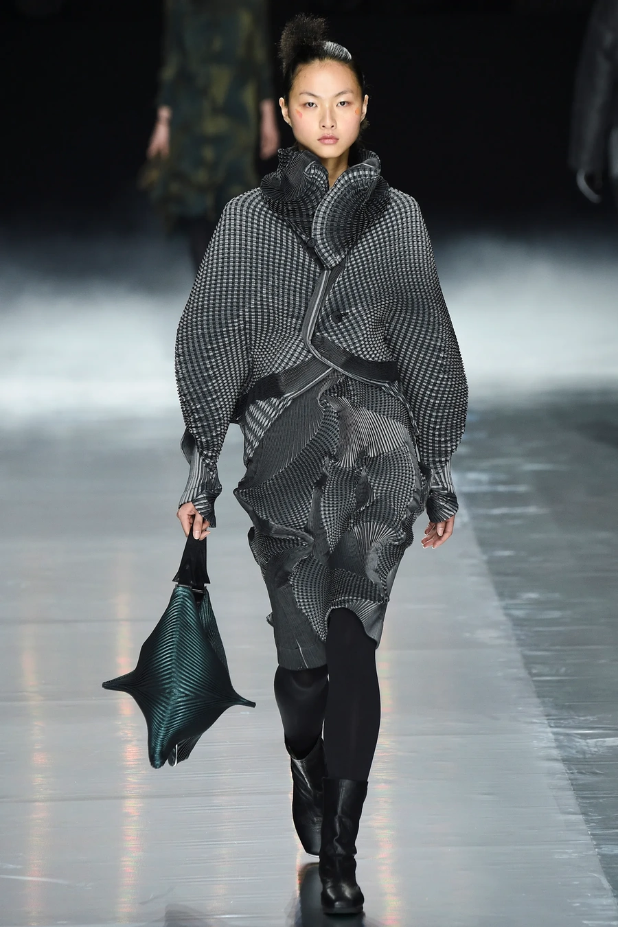 op art style runway 8