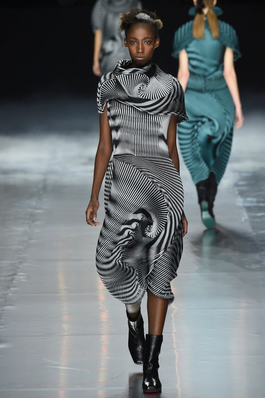 op art style runway 10