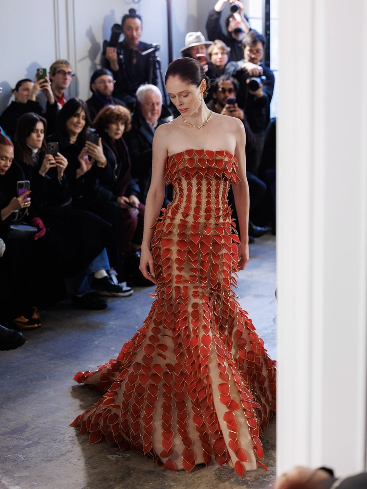 Who Answers When a Haute Couture Guest House Vanishes? 10