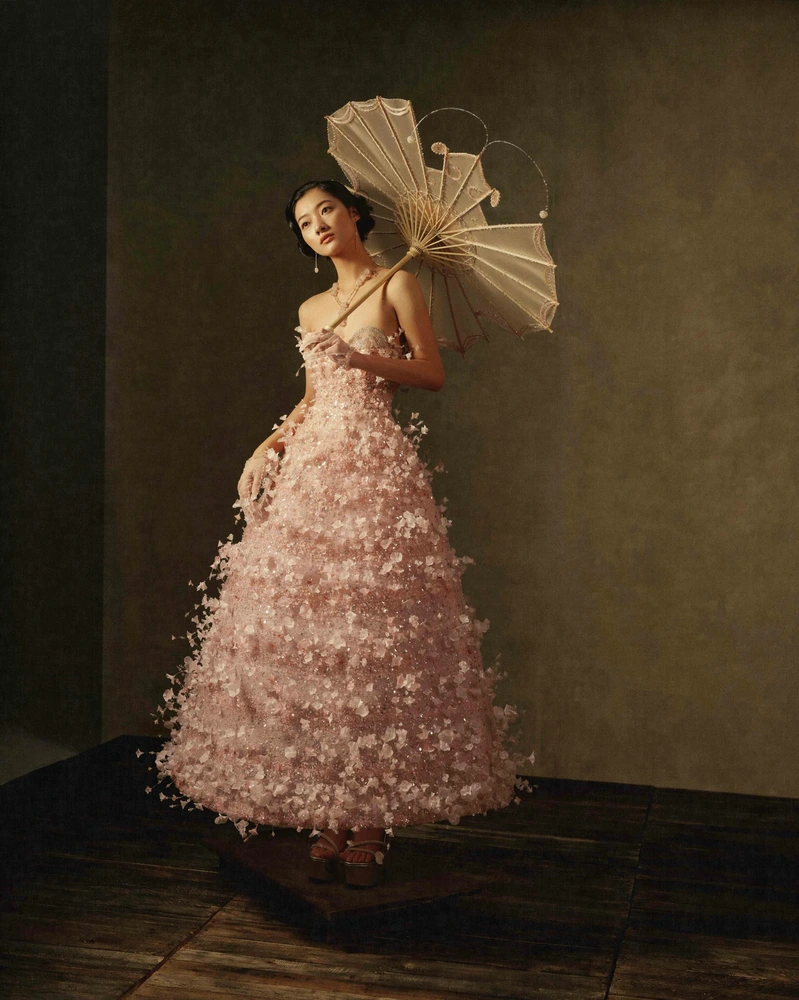 Who Answers When a Haute Couture Guest House Vanishes? 12