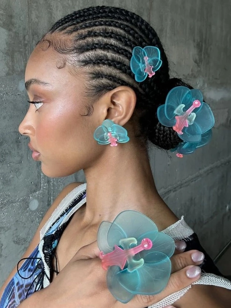 Let Summer Hair Accessories Do the Flirting 6