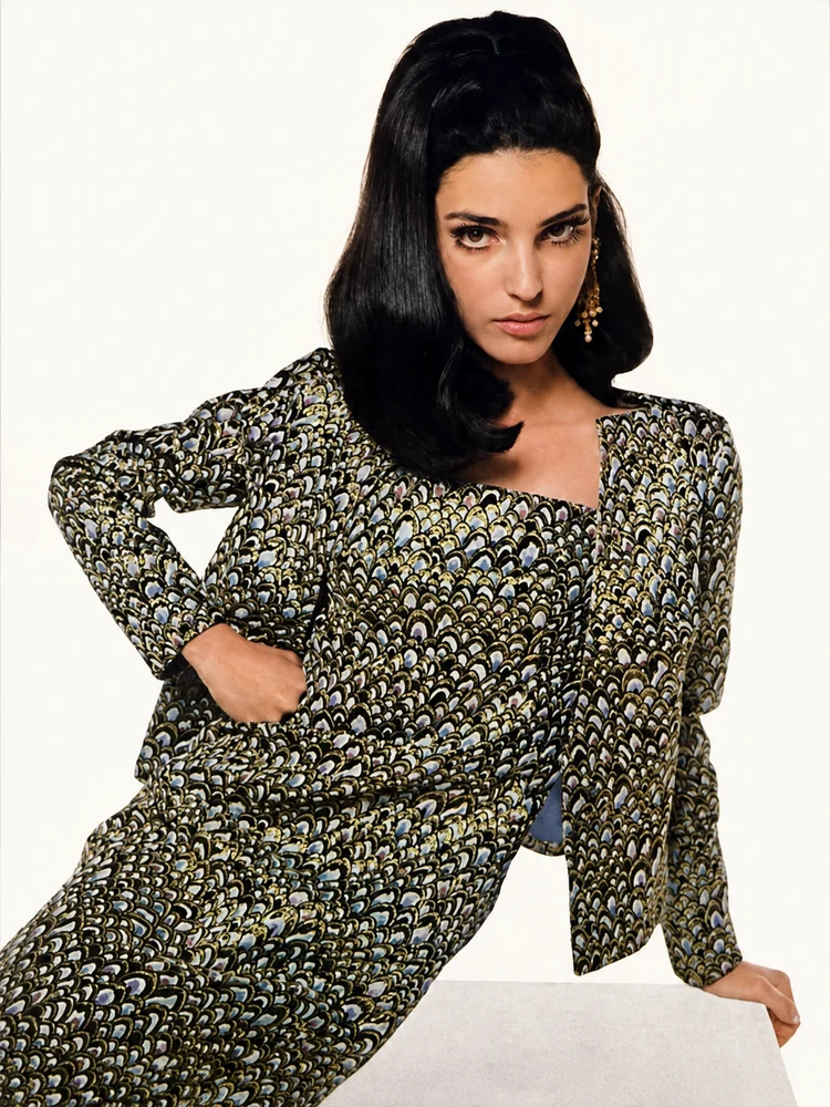 Brocade Fabric: A Regal Tapestry of Power and Tradition 2