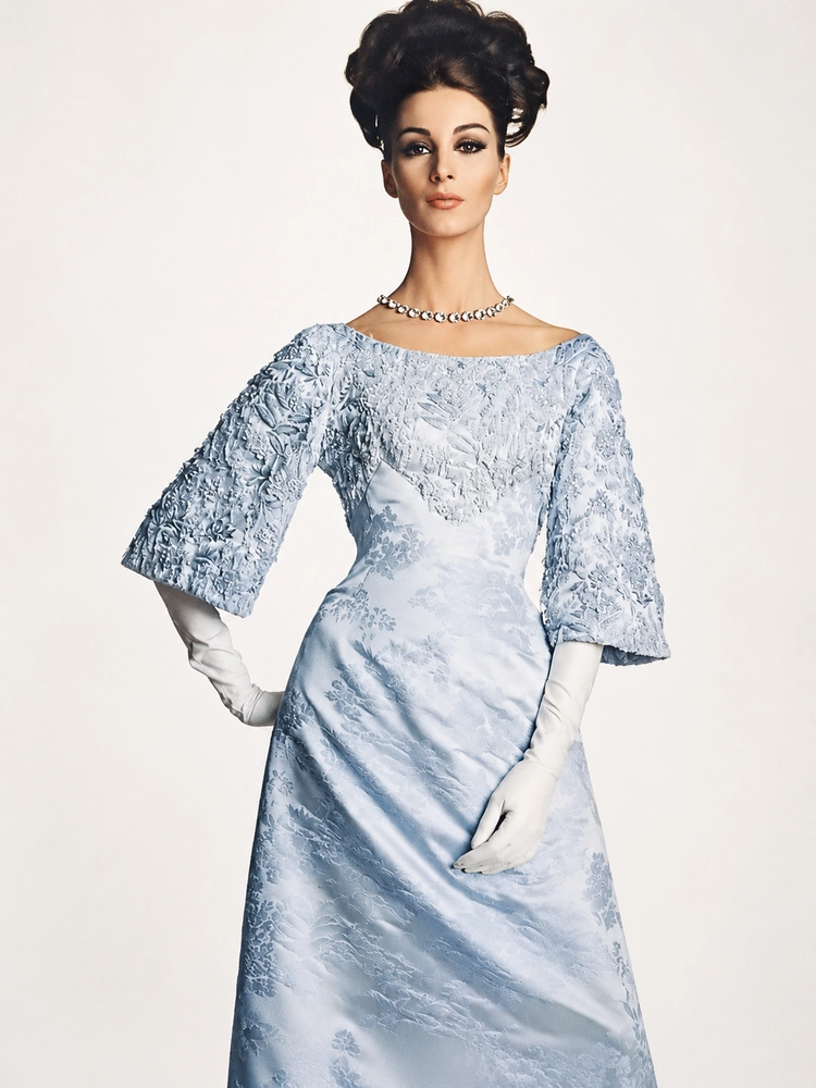 Brocade Fabric: A Regal Tapestry of Power and Tradition 3
