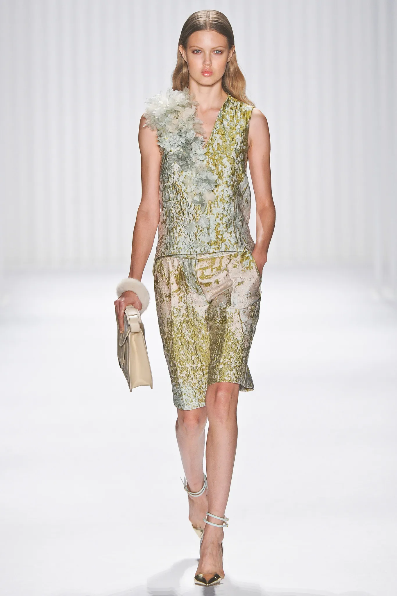 Brocade Fabric: A Regal Tapestry of Power and Tradition 21