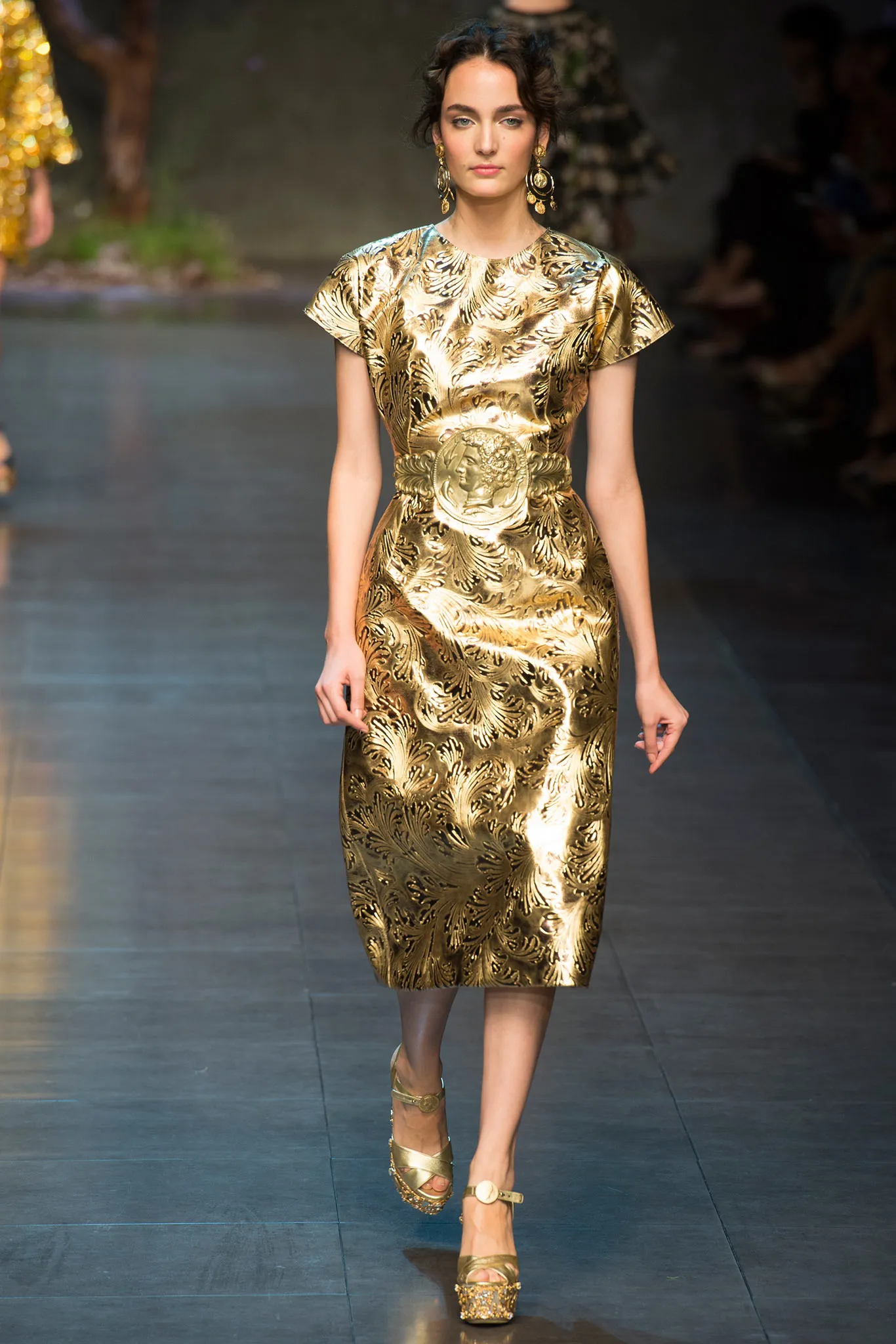 Brocade Fabric: A Regal Tapestry of Power and Tradition 29