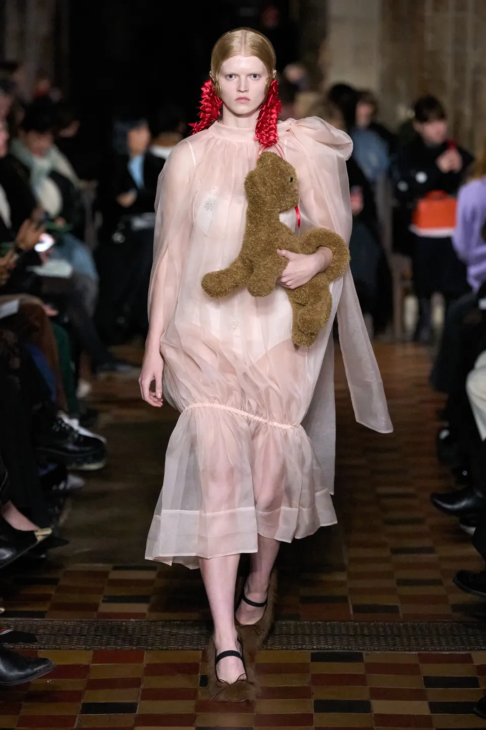 Organza Fabric: Floating Between Air and Radiance 9
