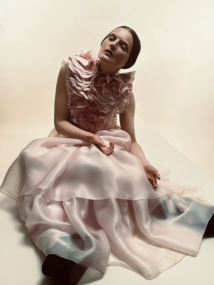 Organza Fabric: Floating Between Air and Radiance 44