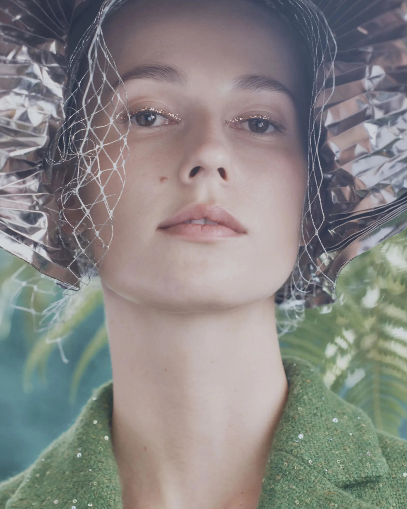 Haute Couture Fall 2026 Makeup Metallic Green-and-gold Glitter eye by Peter Philips for the Dior Fall-Winter 2026–2027 Haute Couture collection