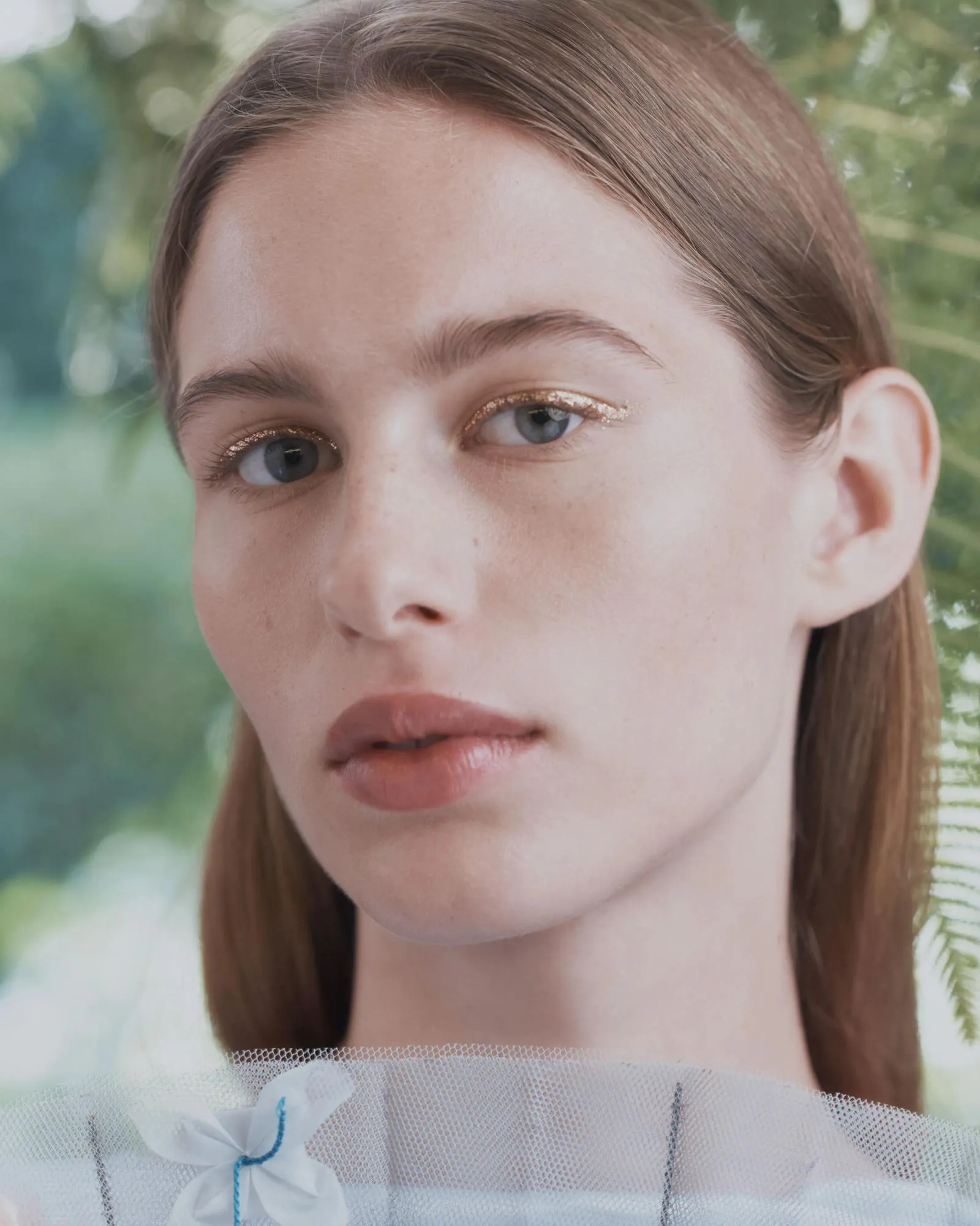 Haute Couture Fall 2026 Makeup Metallic Green-and-gold Glitter eye by Peter Philips for the Dior Fall-Winter 2026–2027 Haute Couture collection