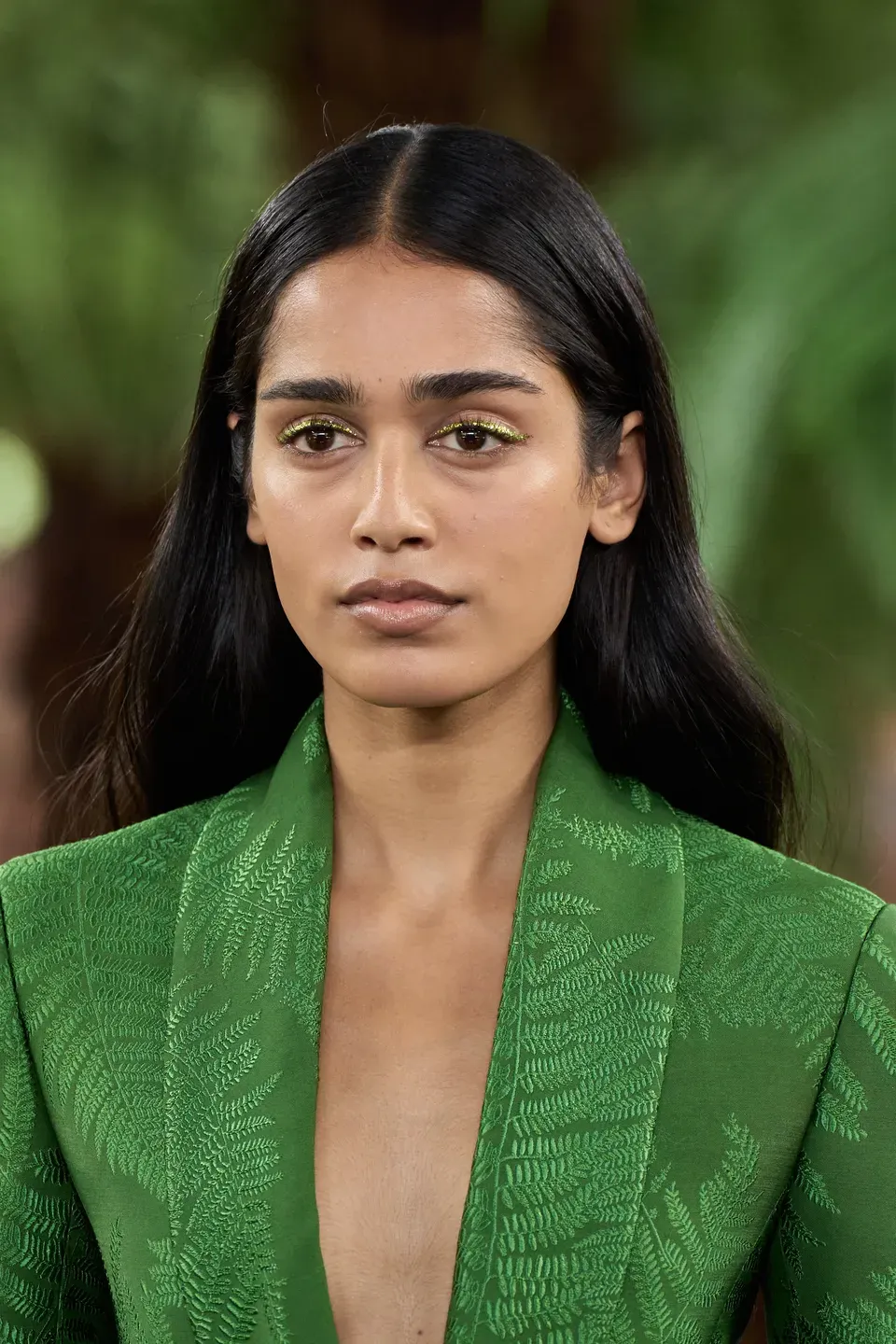 Haute Couture Fall 2026 Makeup Metallic Green-and-gold Glitter eye by Peter Philips for the Dior Fall-Winter 2026–2027 Haute Couture collection