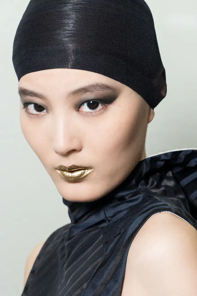 Haute Couture Fall 2026 Makeup Metallic Gold Lips by Lloyd Simmonds for the Alexis Mabille Haute Couture Fall/Winter 2026/2027 collection