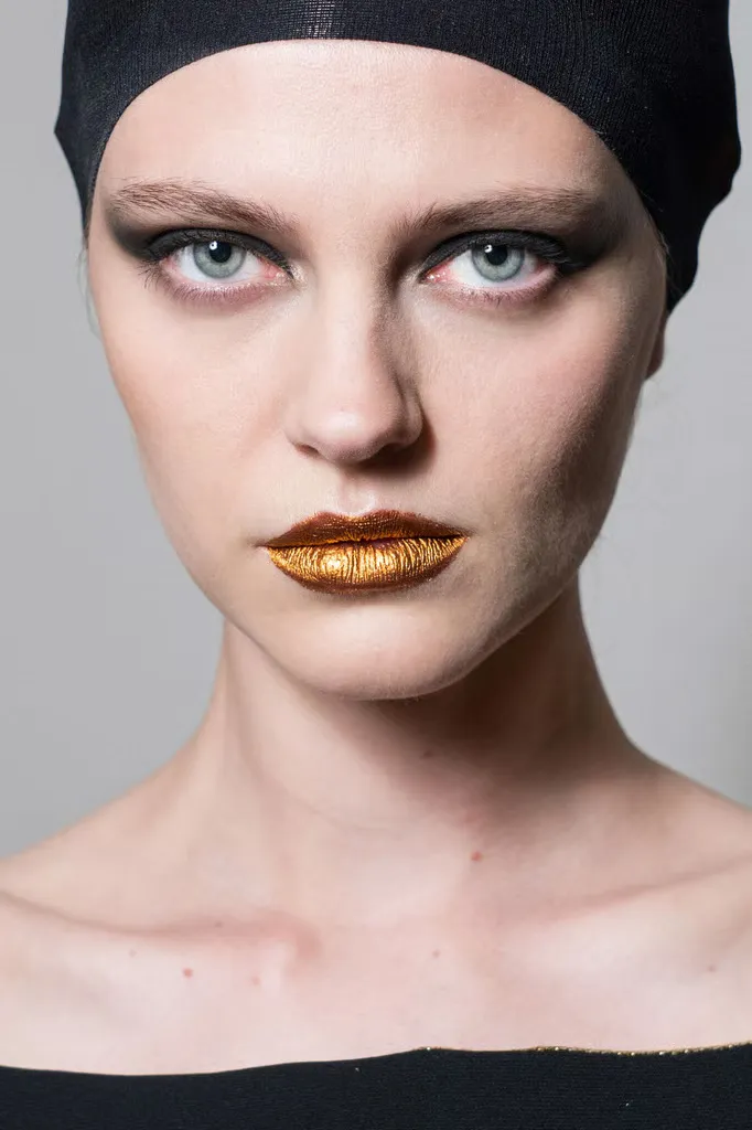 Haute Couture Fall 2026 Makeup Metallic Gold Lips by Lloyd Simmonds for the Alexis Mabille Haute Couture Fall/Winter 2026/2027 collection