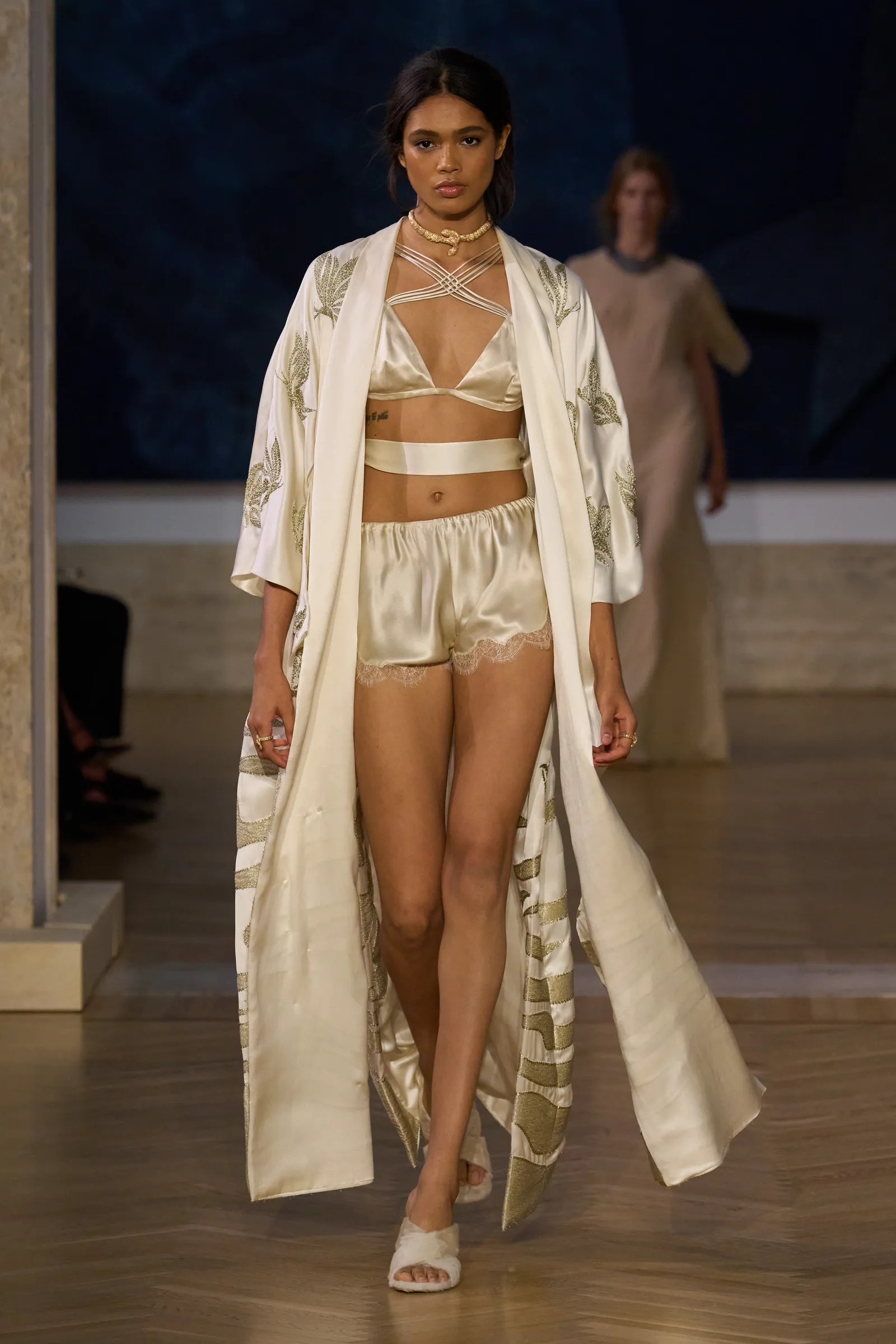 Pre-Fall Capes Remember Their Old Power 2