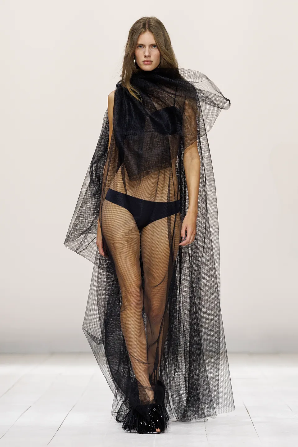 Wind Wants Pre-Fall Capes With a Life of Their Own 0
