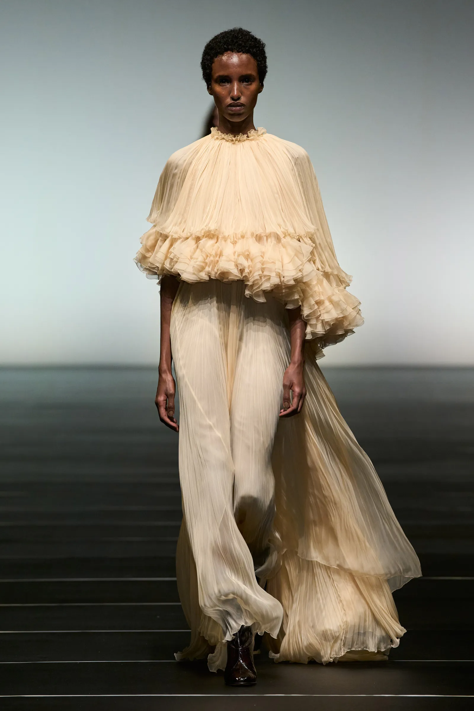 Wind Wants Pre-Fall Capes With a Life of Their Own 1