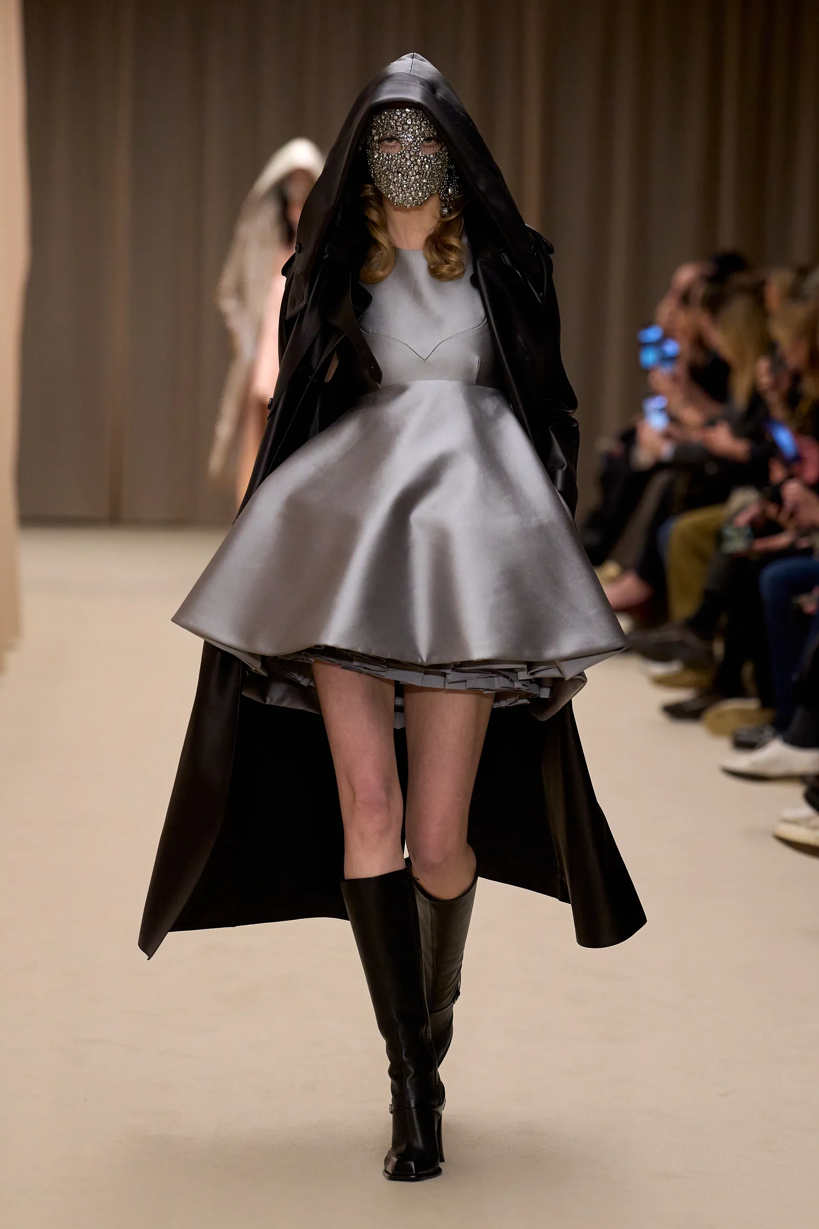 Wind Wants Pre-Fall Capes With a Life of Their Own 3