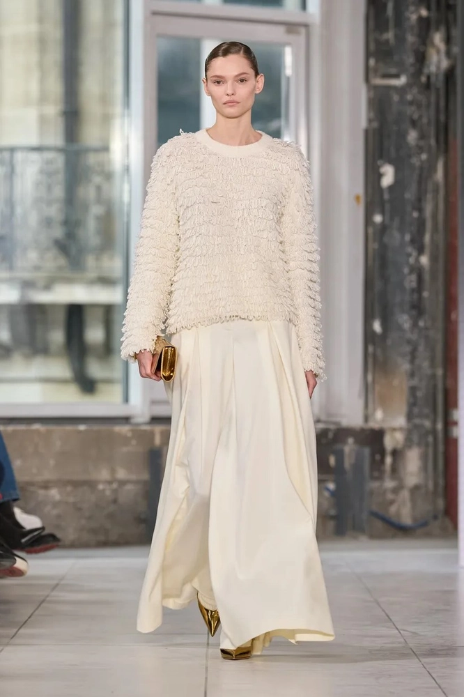 Cashmere Fabric: Luxury Begins Beneath a Goat’s Fur 17
