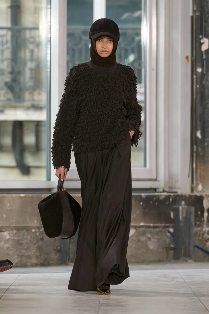 Cashmere Fabric: Luxury Begins Beneath a Goat’s Fur 18