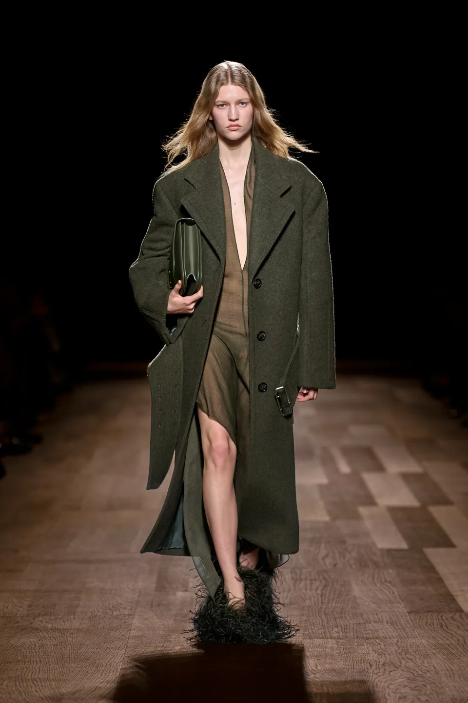 Cashmere Fabric: Luxury Begins Beneath a Goat’s Fur 19
