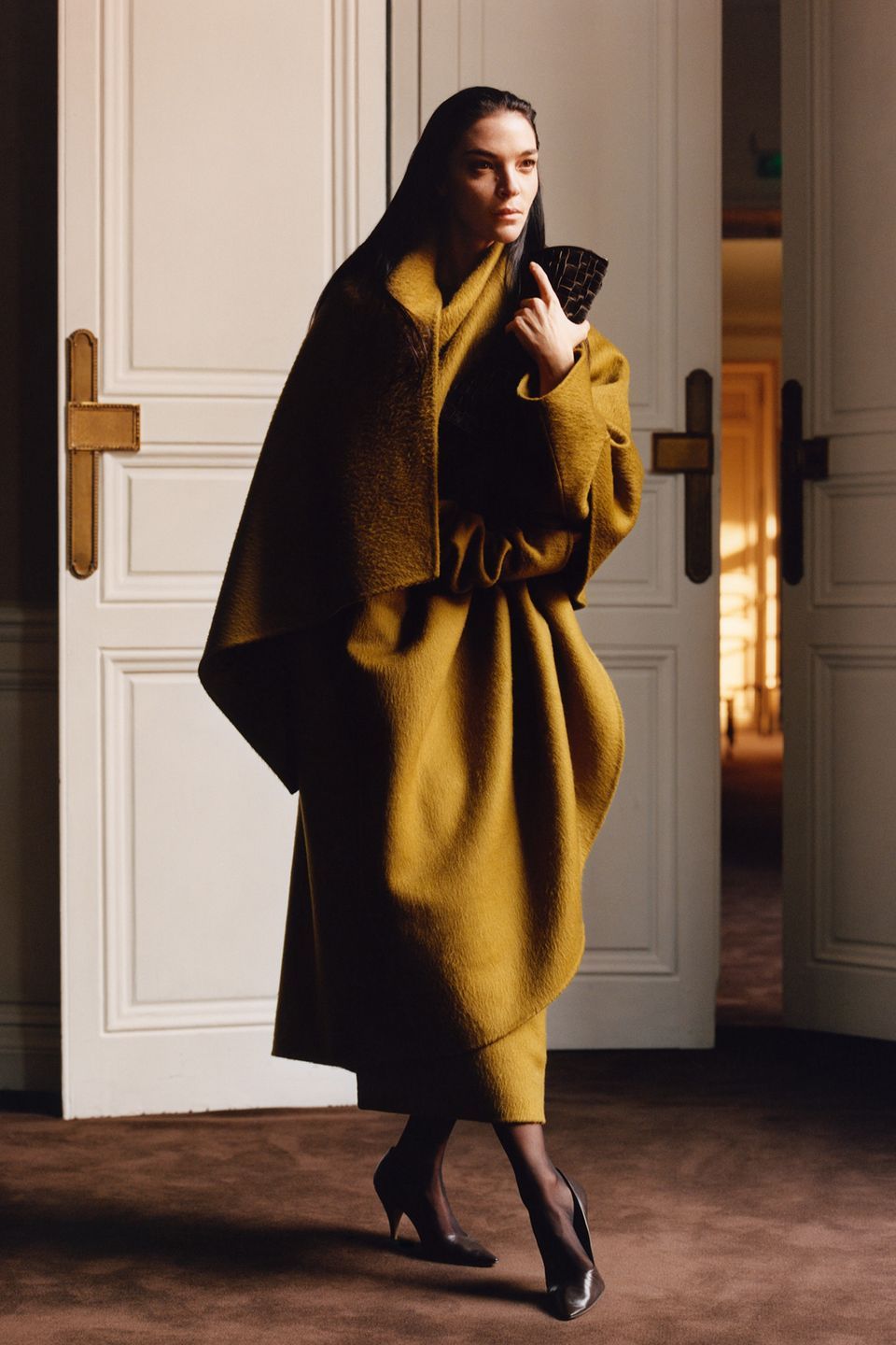 Cashmere Fabric: Luxury Begins Beneath a Goat’s Fur 24