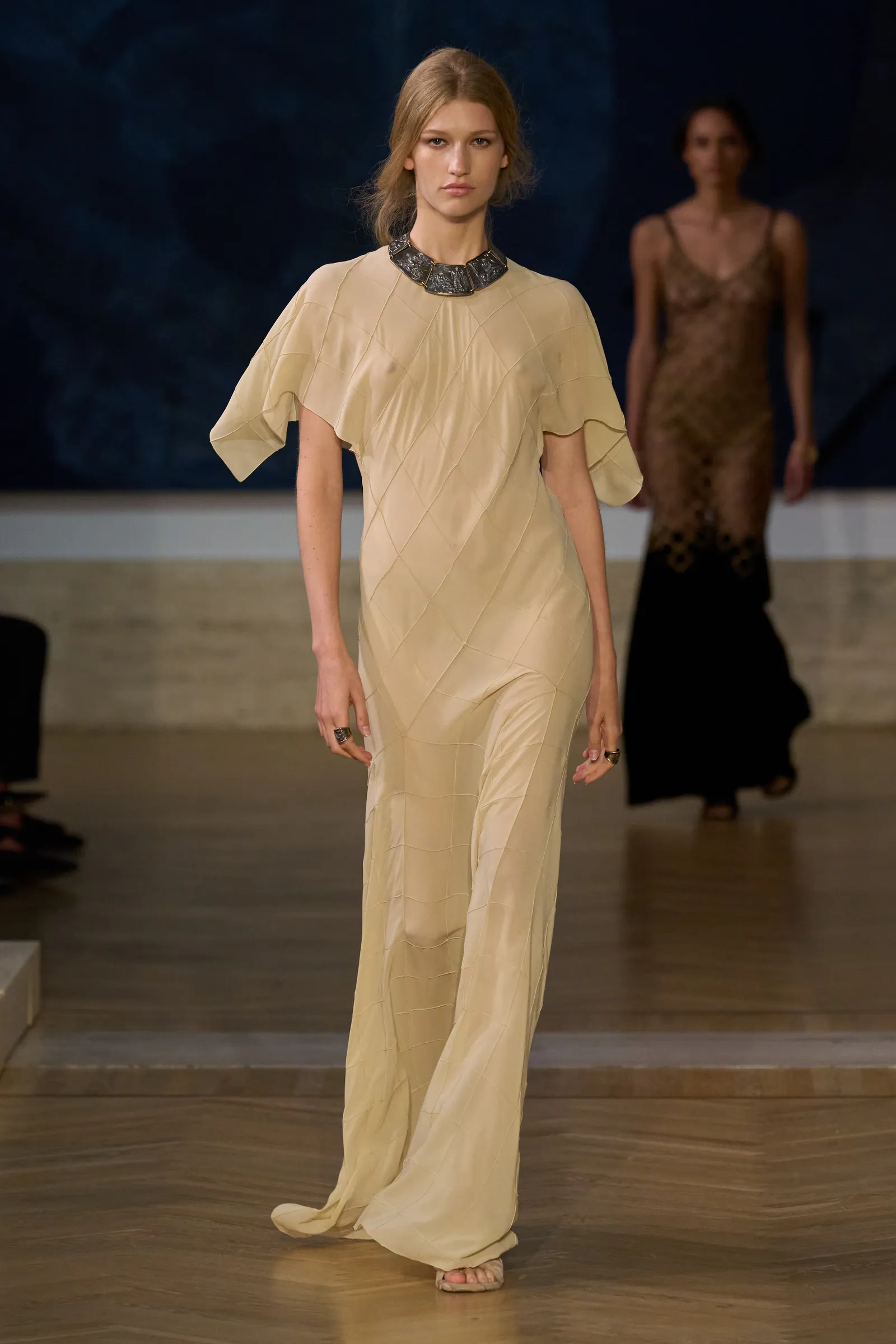 Column Dress Trend Feels Like Sunlight Letting Go 3