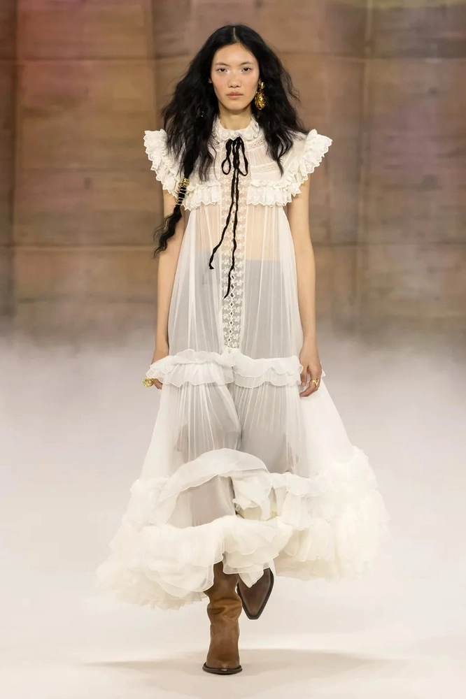 Dressing the Hopeless Romantic in Light 3