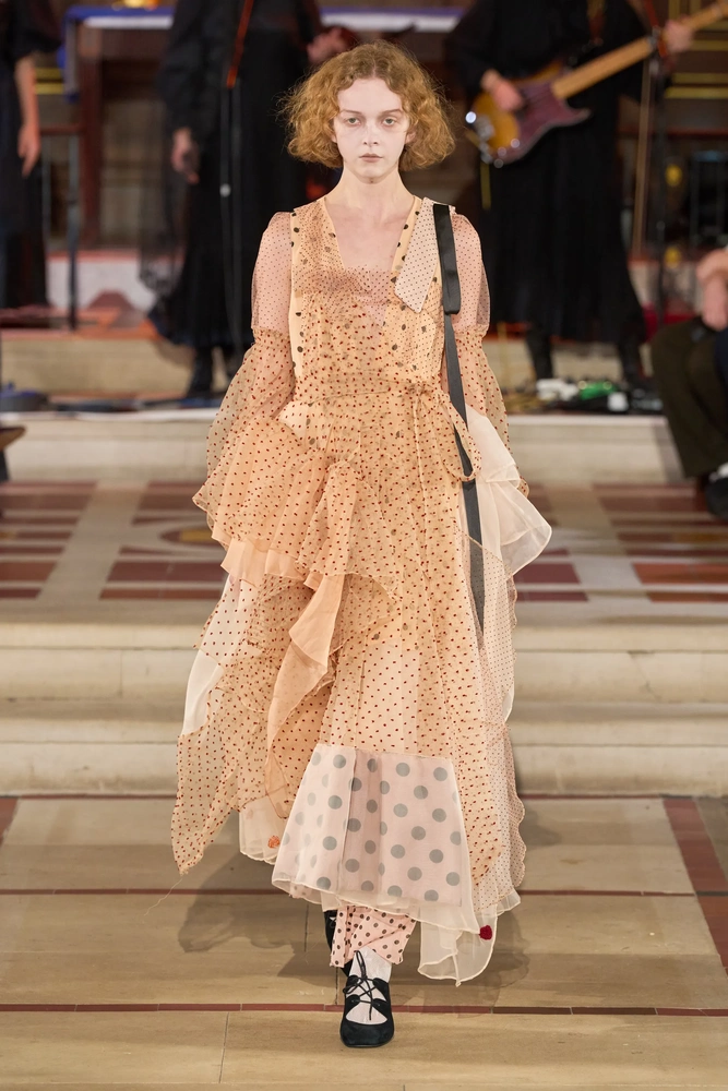Dressing the Hopeless Romantic in Light 0