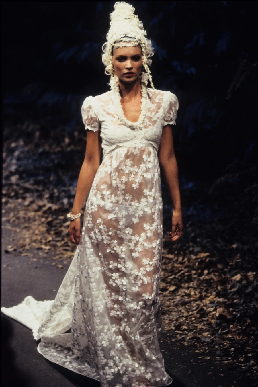 lace fabric runway e