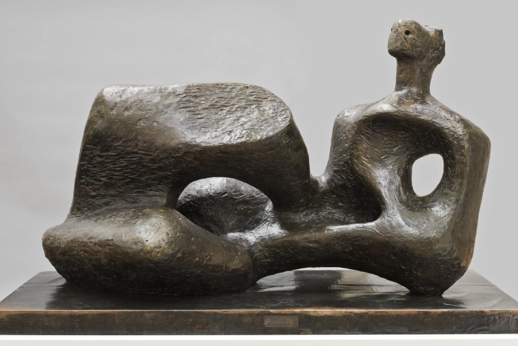 modern sculpture Henry Moore