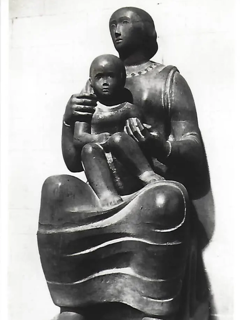 modern sculpture Henry Moore