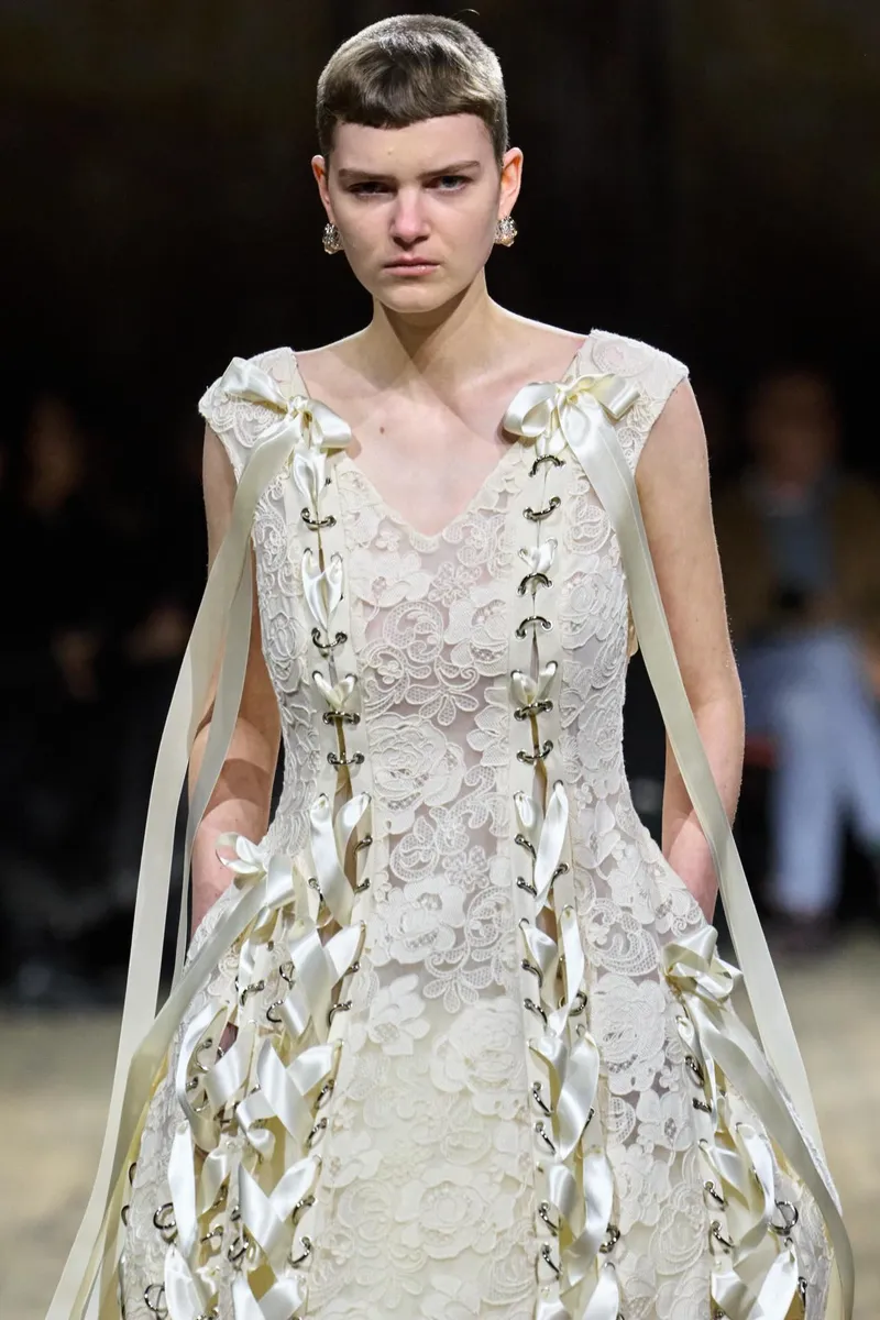 Hepburn bang Simone Rocha's Fall/Winter 2026 collection