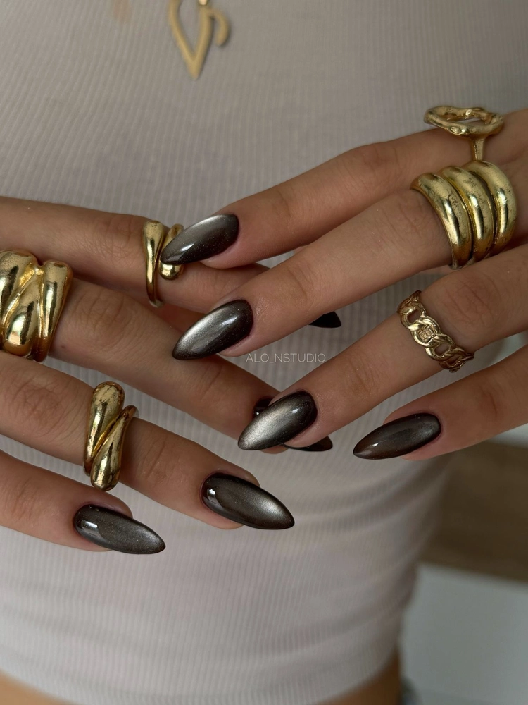 Cat-Eye Nails Had a Life Before TikTok Found Them 7
