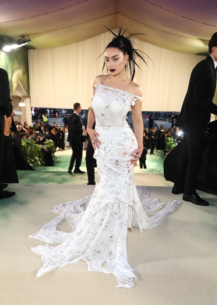 Charli XCX 6