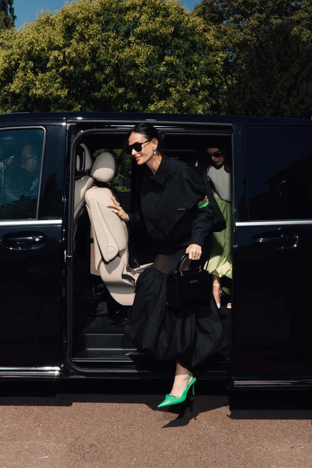 Balenciaga Hourglass Avenue 7