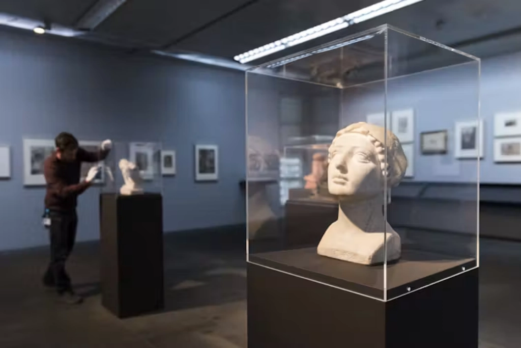 provenance luxury art collecting