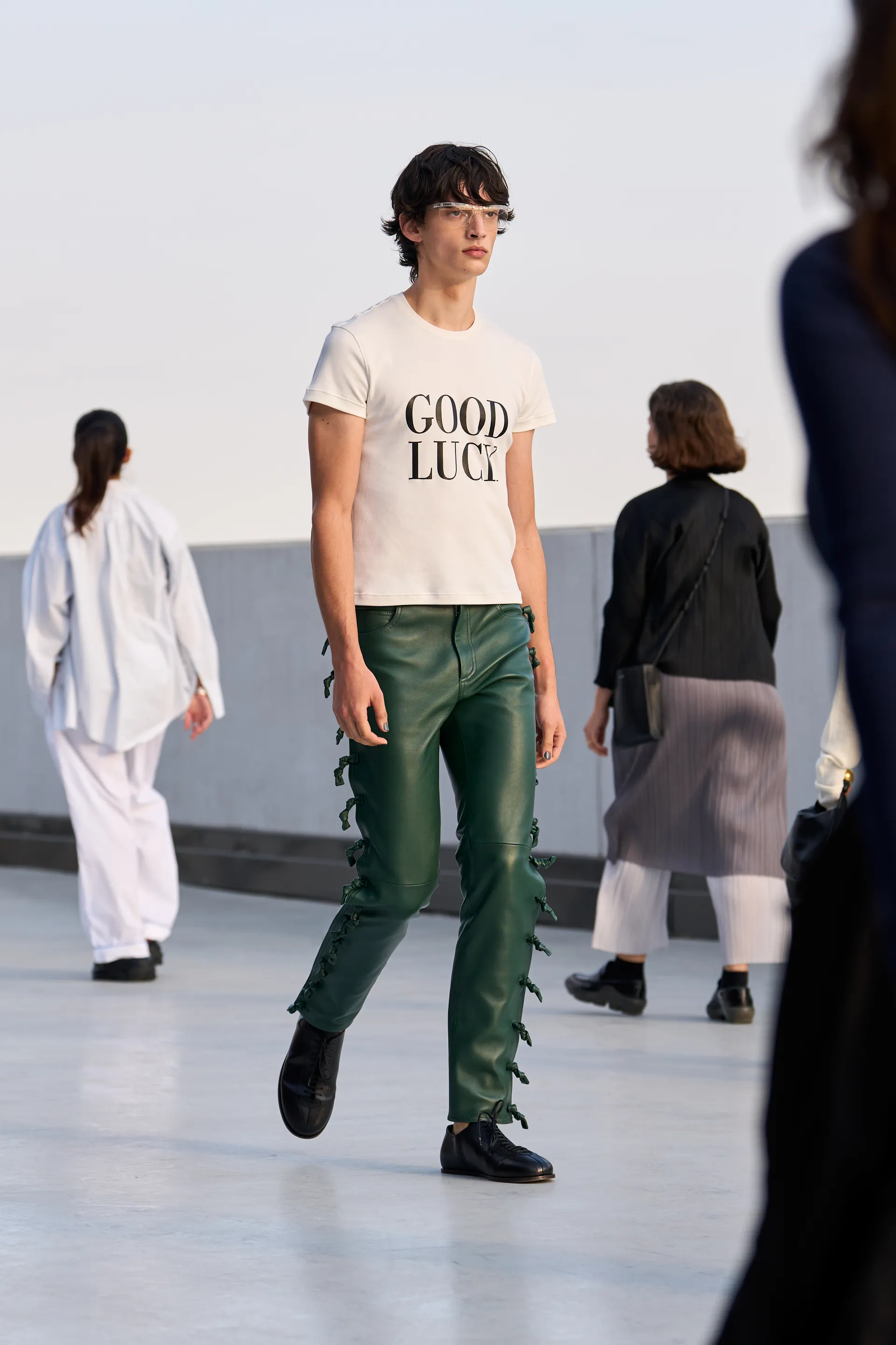 Moschino SS27 b