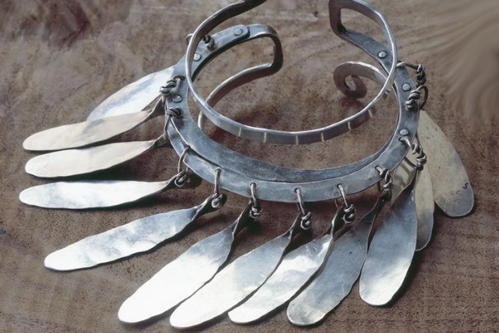 modernist jewelry