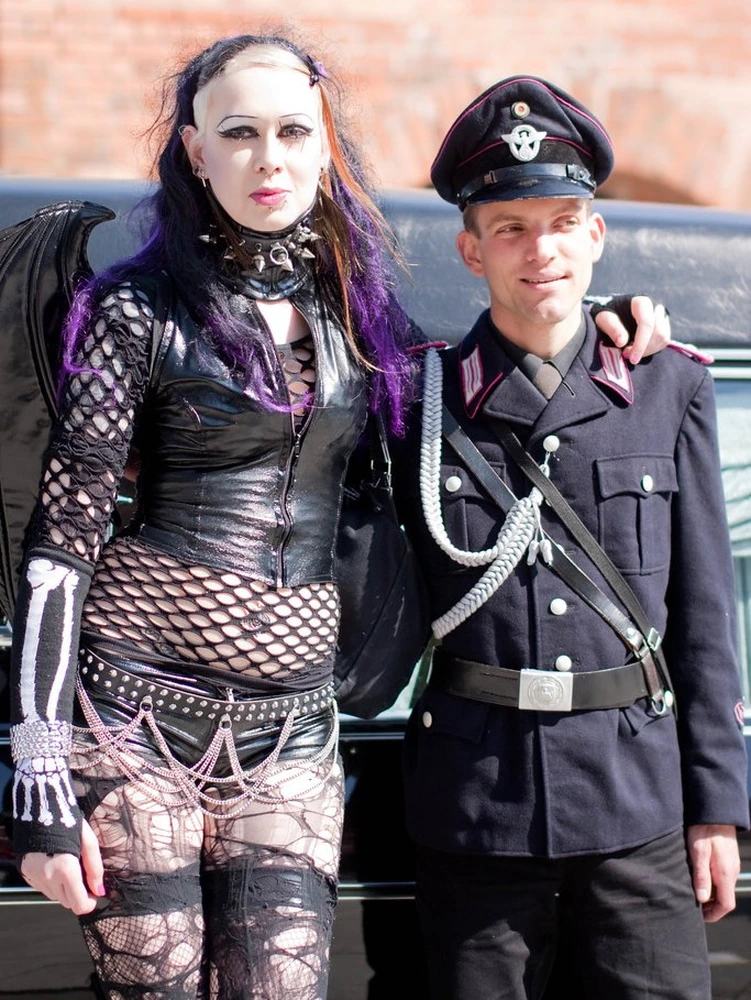 Y2K Goth Makeup 3