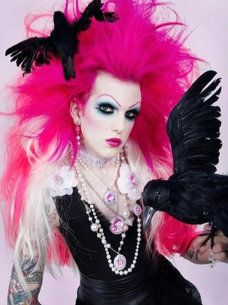 Y2K Goth Makeup 8