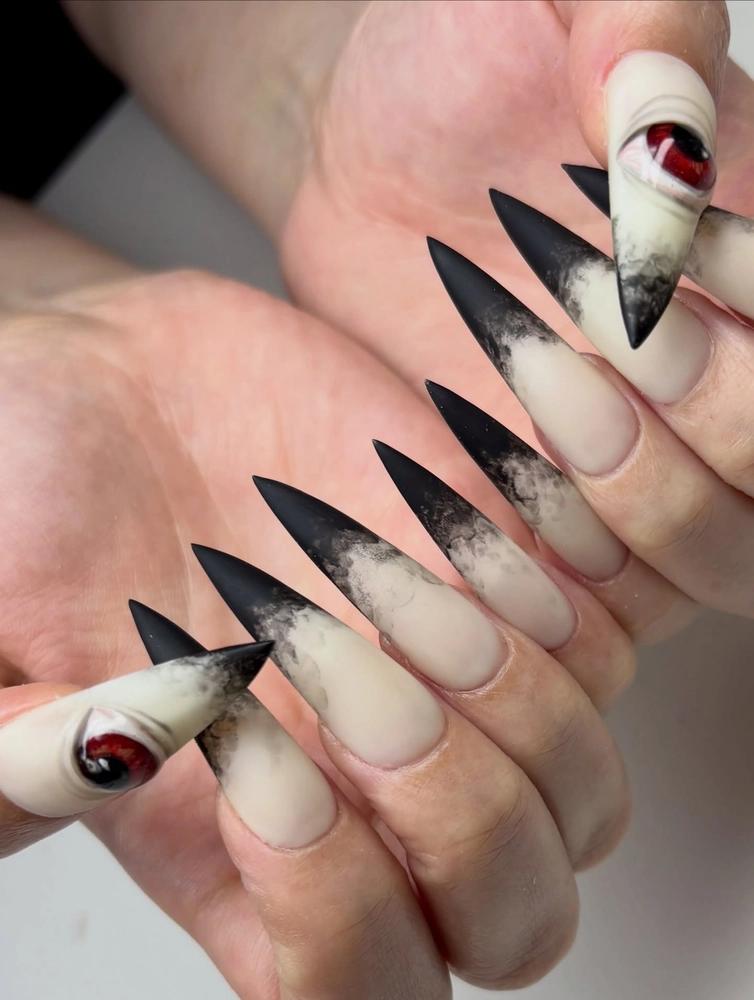 Gothic Nails 4